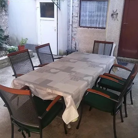 Dante بيت ضيافة