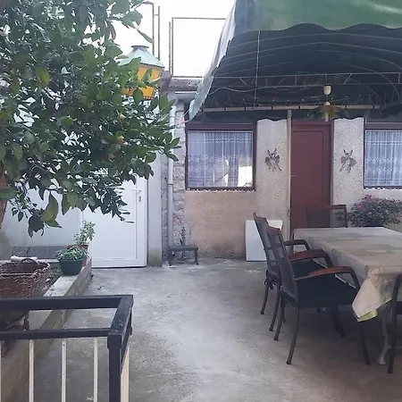 Dante بيت ضيافة *