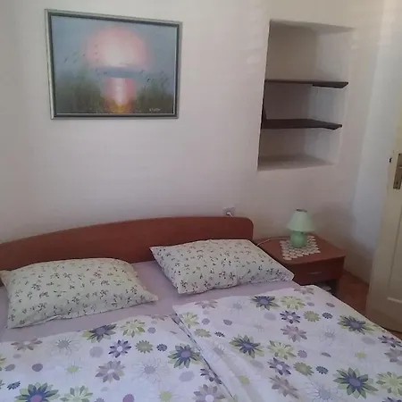 Dante بيت ضيافة