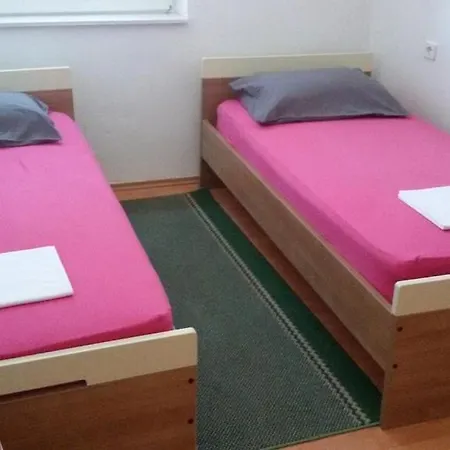 Dante بيت ضيافة *