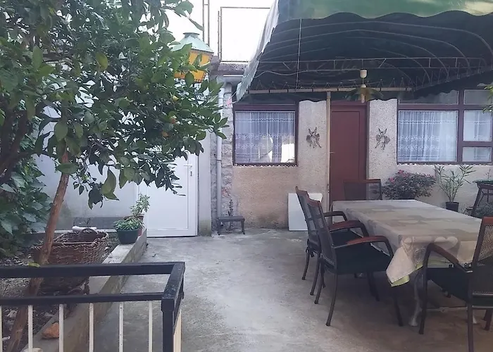 Dante بيت ضيافة *