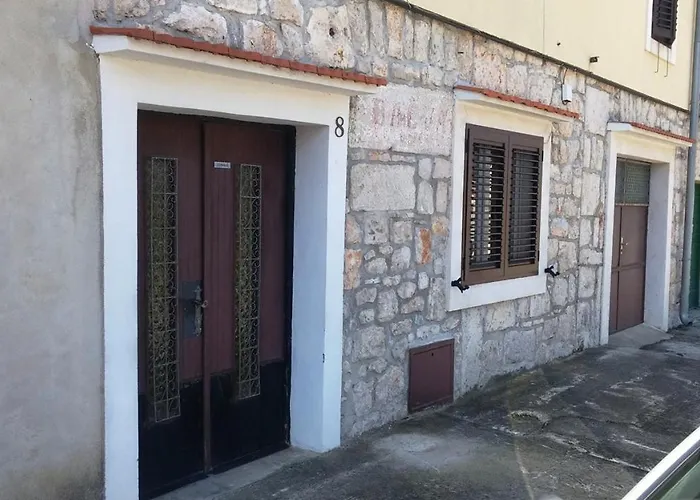 Gasthuis Dante Tisno