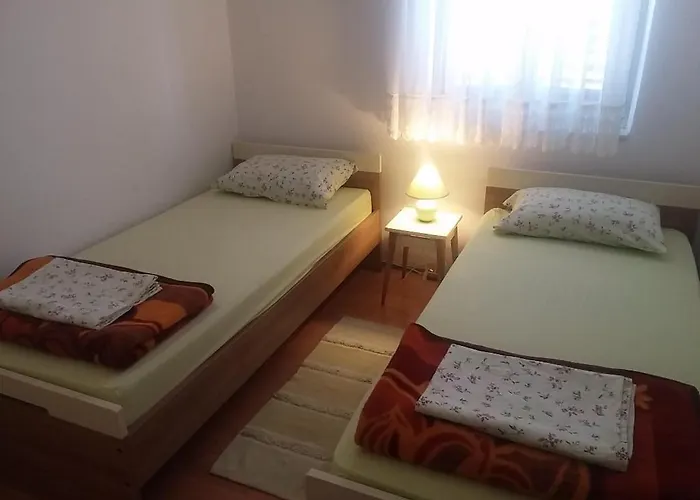 Dante بيت ضيافة